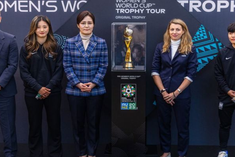 FIFA Women’s World Cup Trophy จัดแสดงที่กรุงโซลในการทัวร์ทั่วโลก